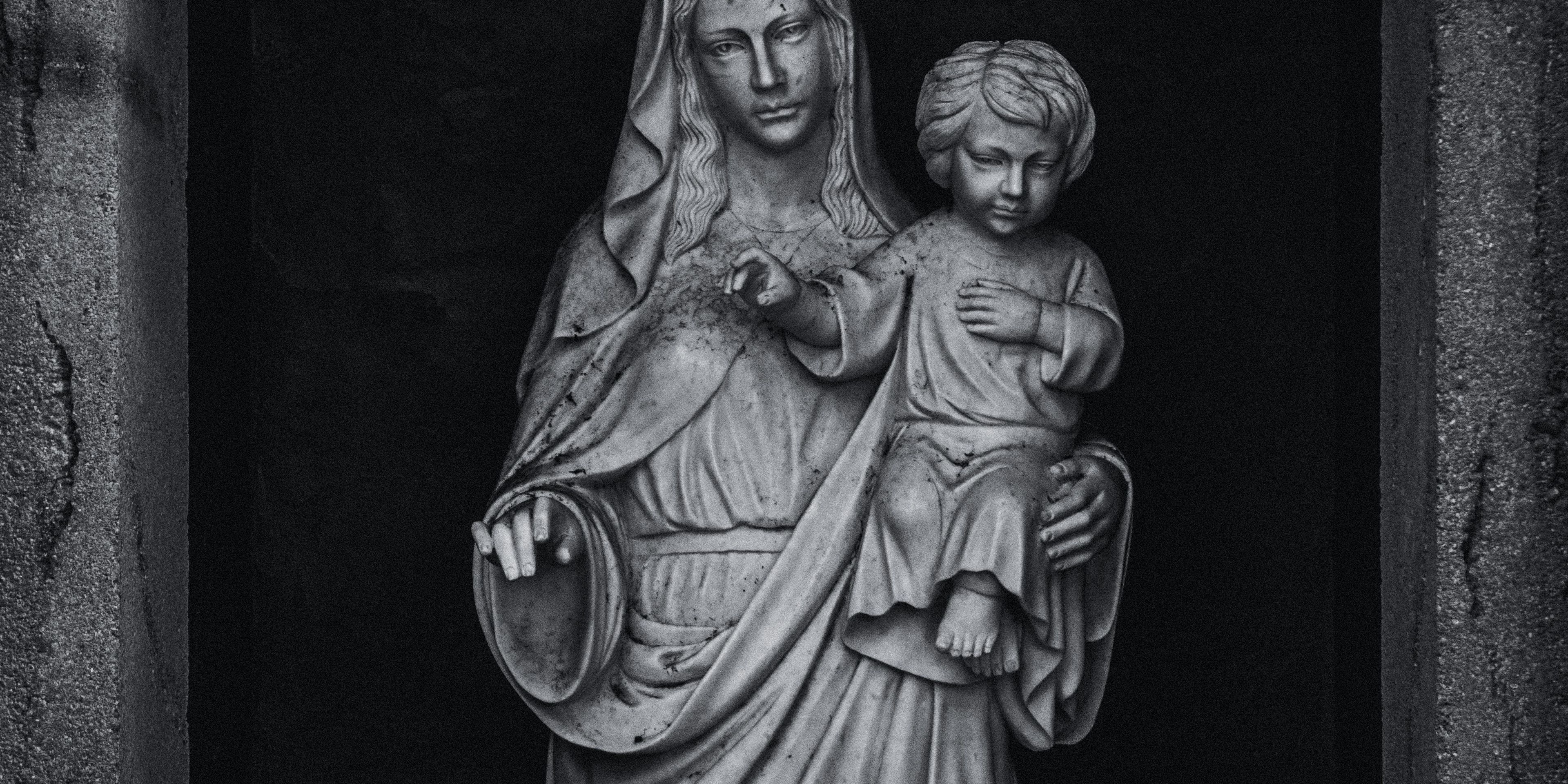 Statue of Mary holding baby Jesus