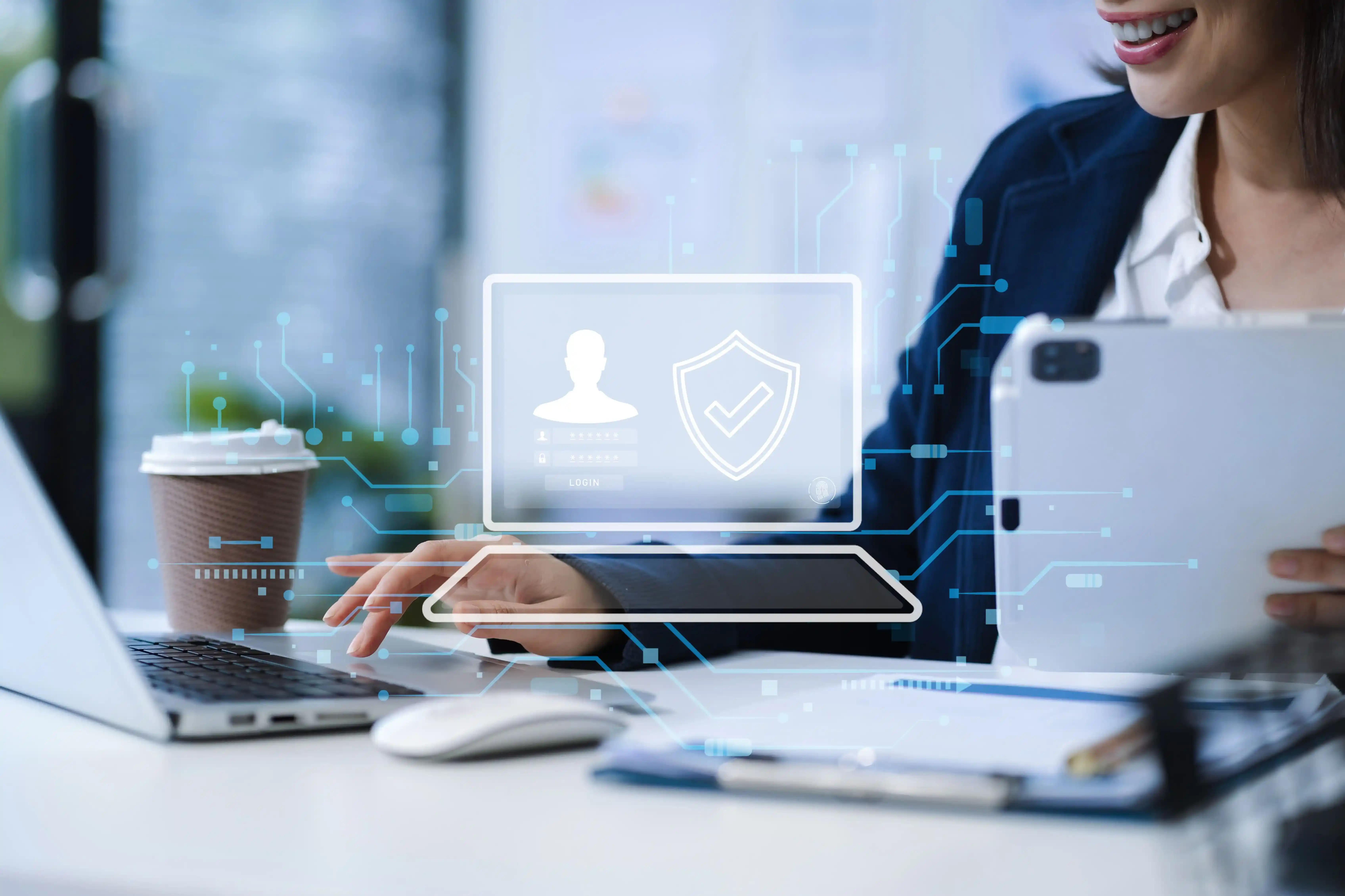 Un gruppo di persone seduto a un tavolo e lavora su un computer