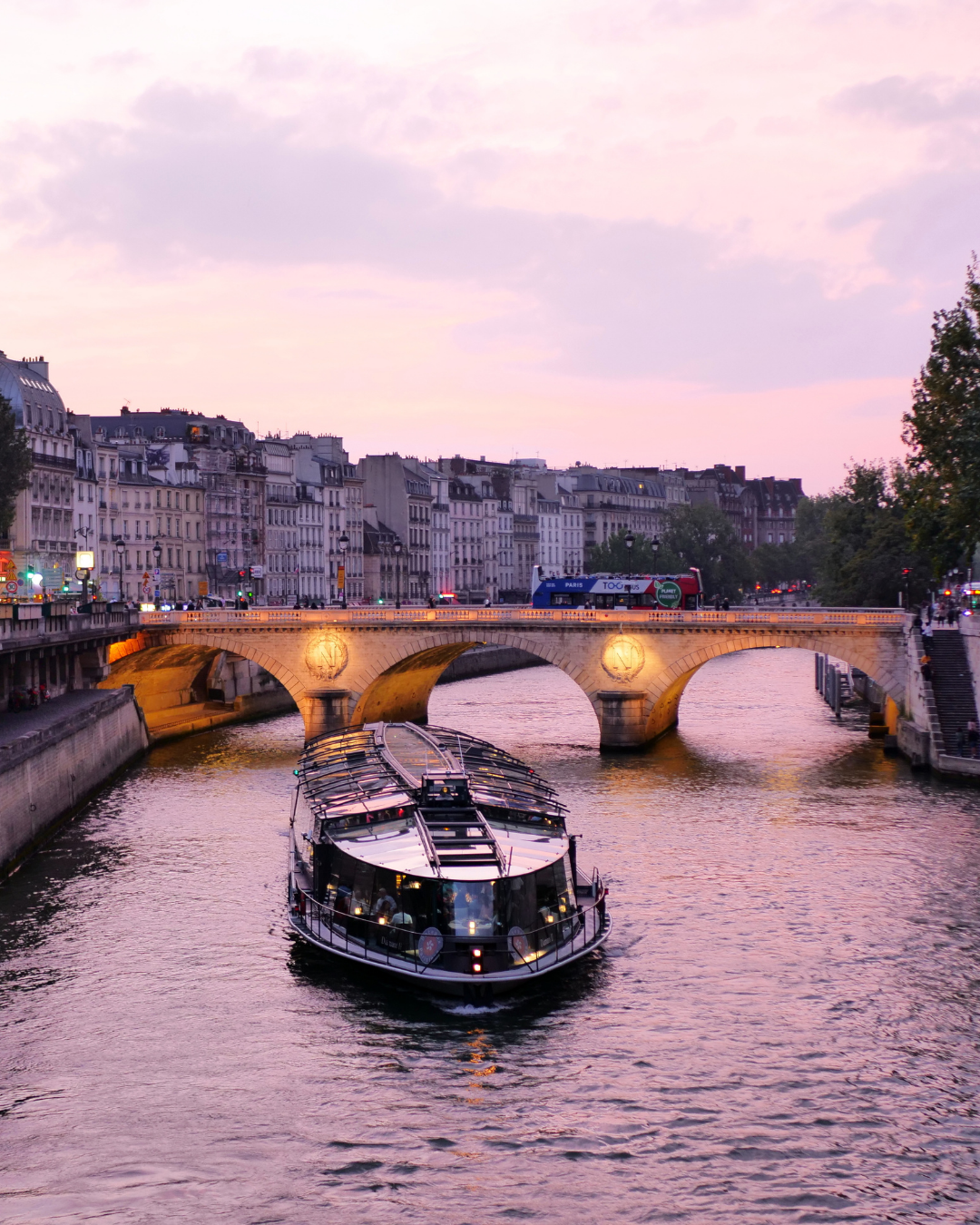 Passeio de Barco no Rio Sena em Paris