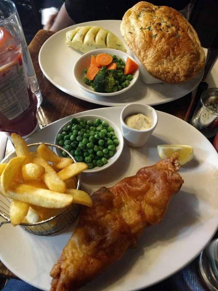 Comida Típica de Pubs na Inglaterra - Fish & Chips e Beef Pie