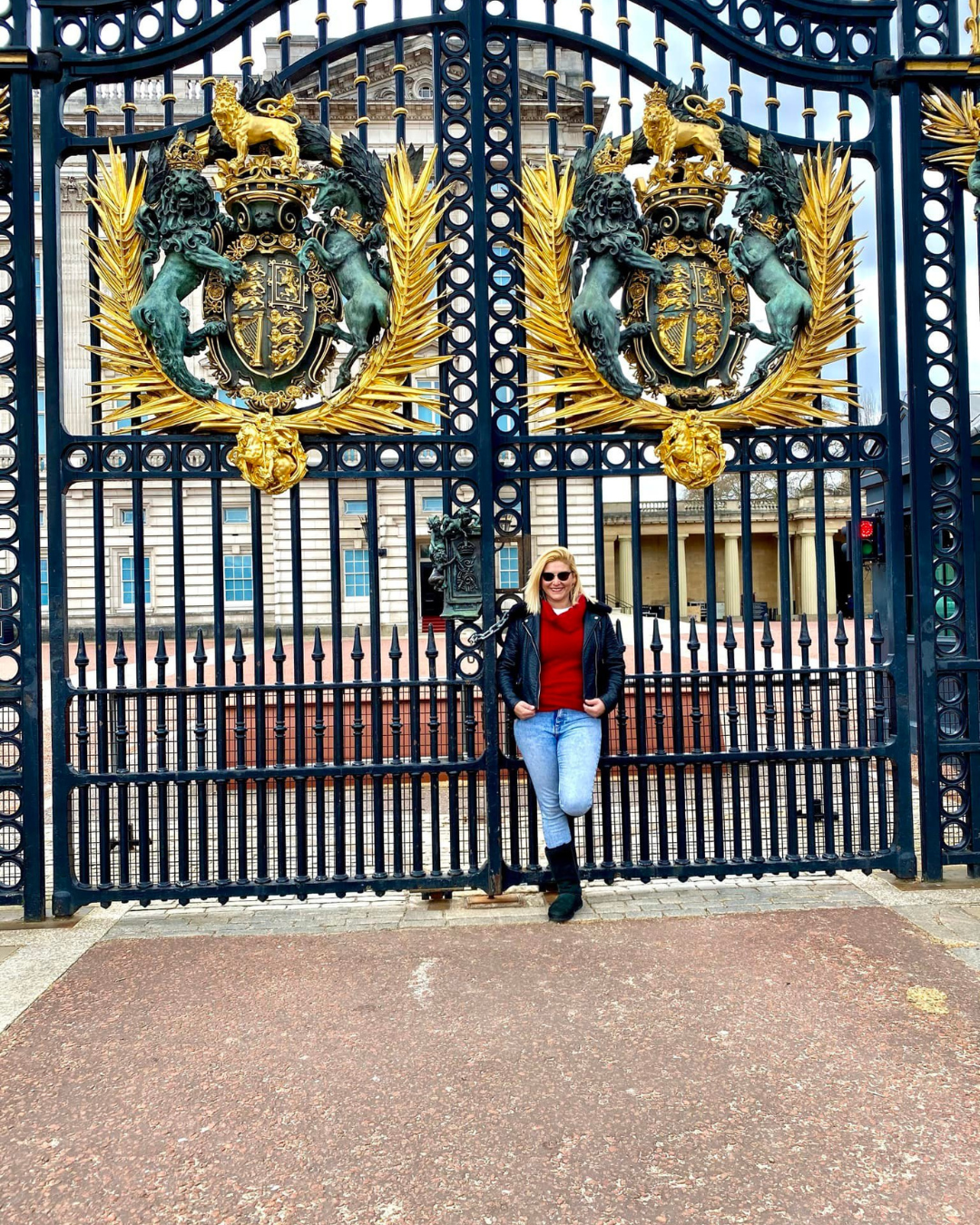 No portão do Palácio de Buckingham