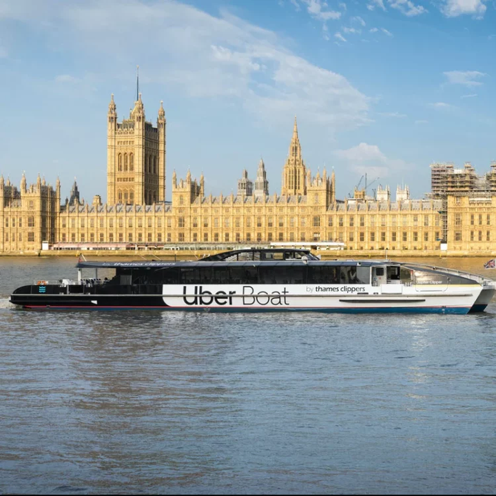 Cruzeiro Pelo Rio Tâmisa em Londres