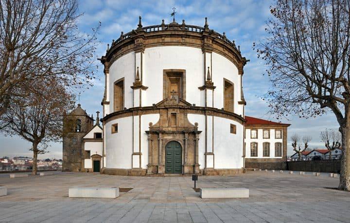 Fachada do Mosteiro da Serra do Pilar