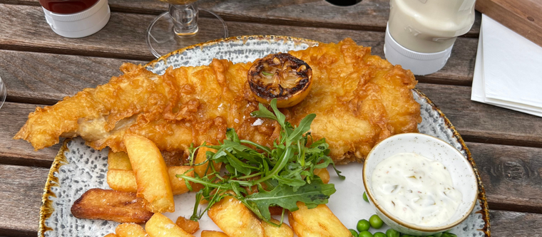 Um Tradicional Fish & Chips no PUB Inglês