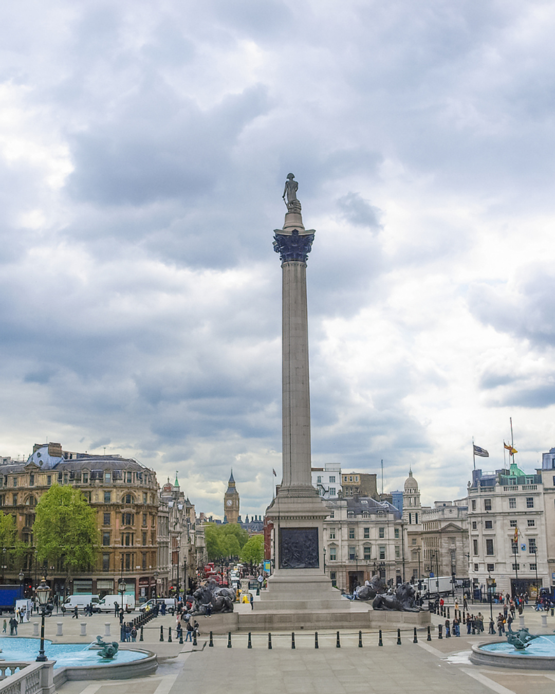 Vista da Praça Trafalgar Square em Londres