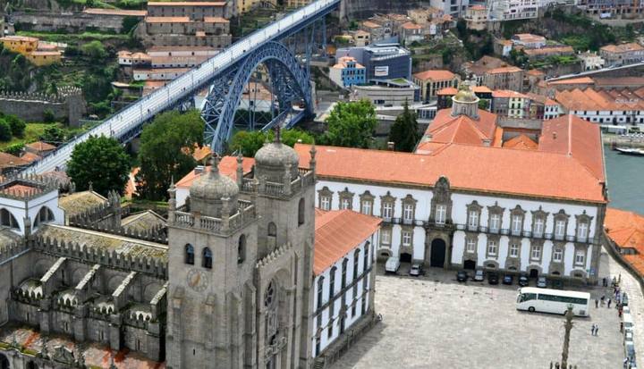 Vista da catedral da Sé do Porto