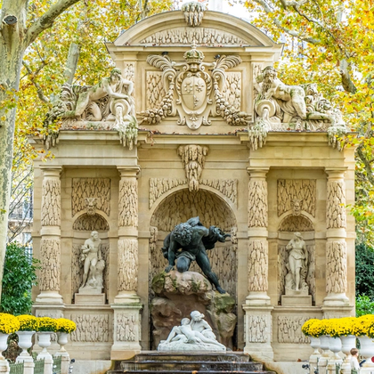 Medici Fontana nos Jardins de Luxemburgo em Paris