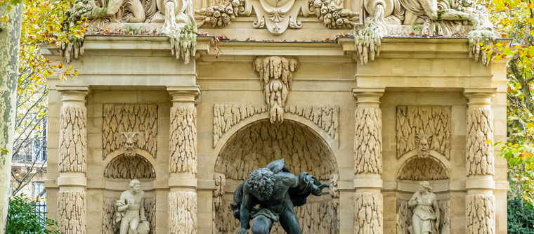 Medici Fontana nos Jardins de Luxemburgo em Paris