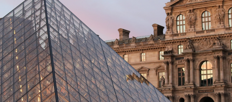 Fachada do Museu do Louvre em Paris