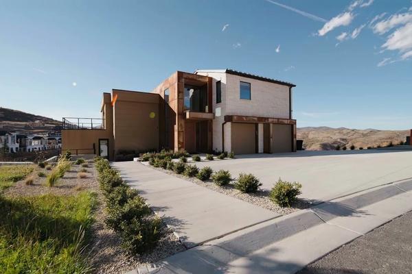 Architect Fabio Rigo de Righi's Modern Lodge in Benloch, Utah