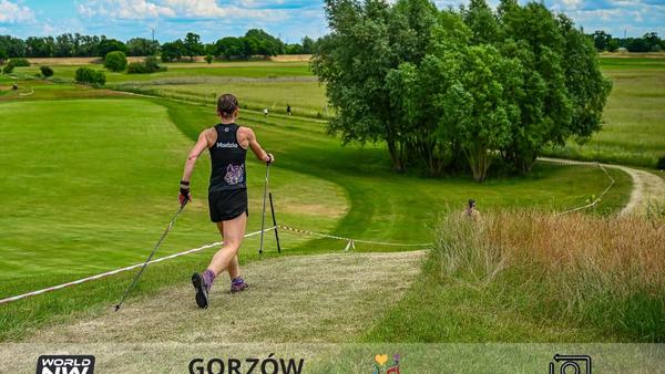 Jak trenować Nordic Walking w upały?