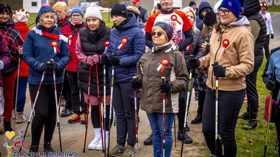 Niepodległościowy marsz Nordic Walking w Lubiszynie