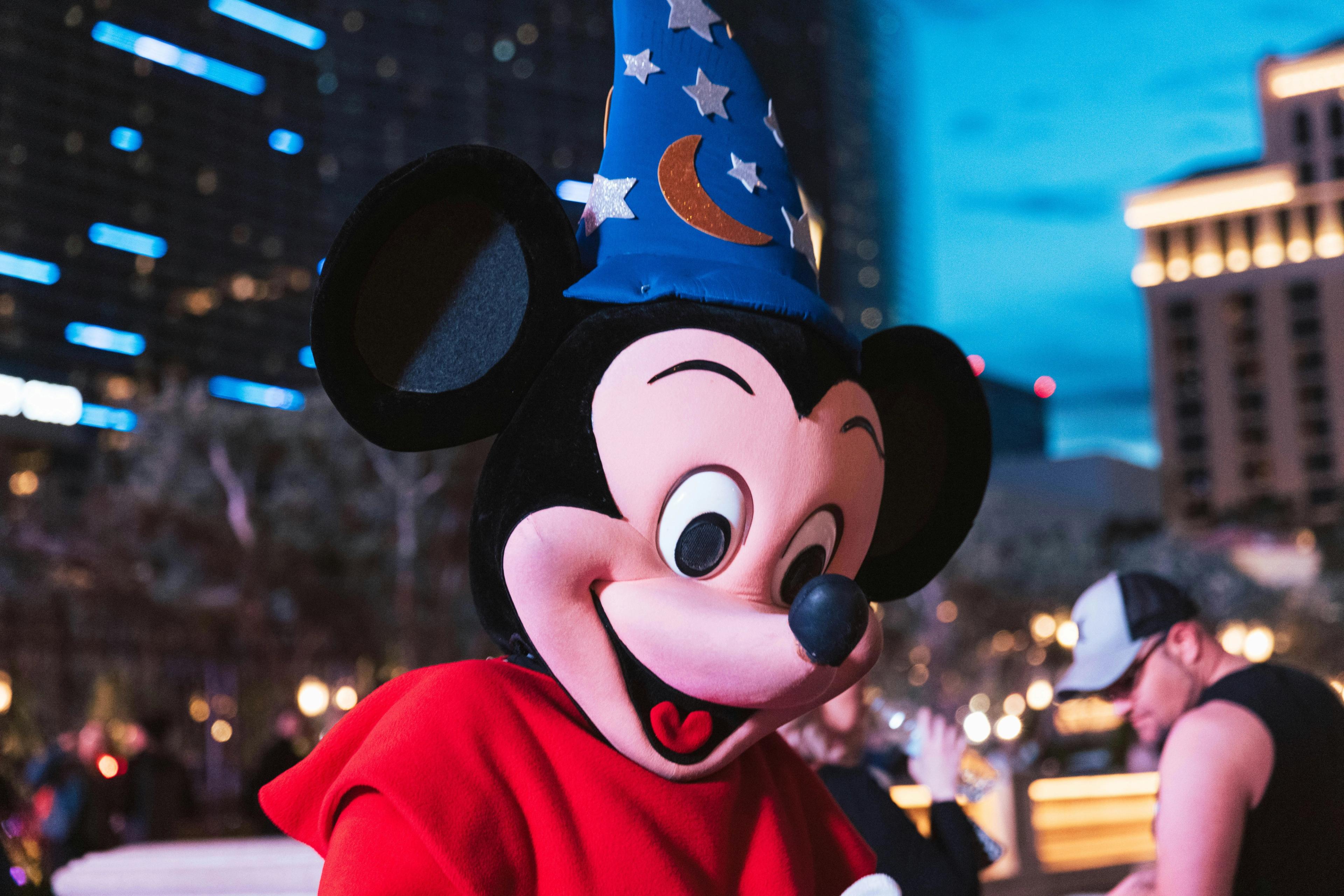 mickey mouse maskot