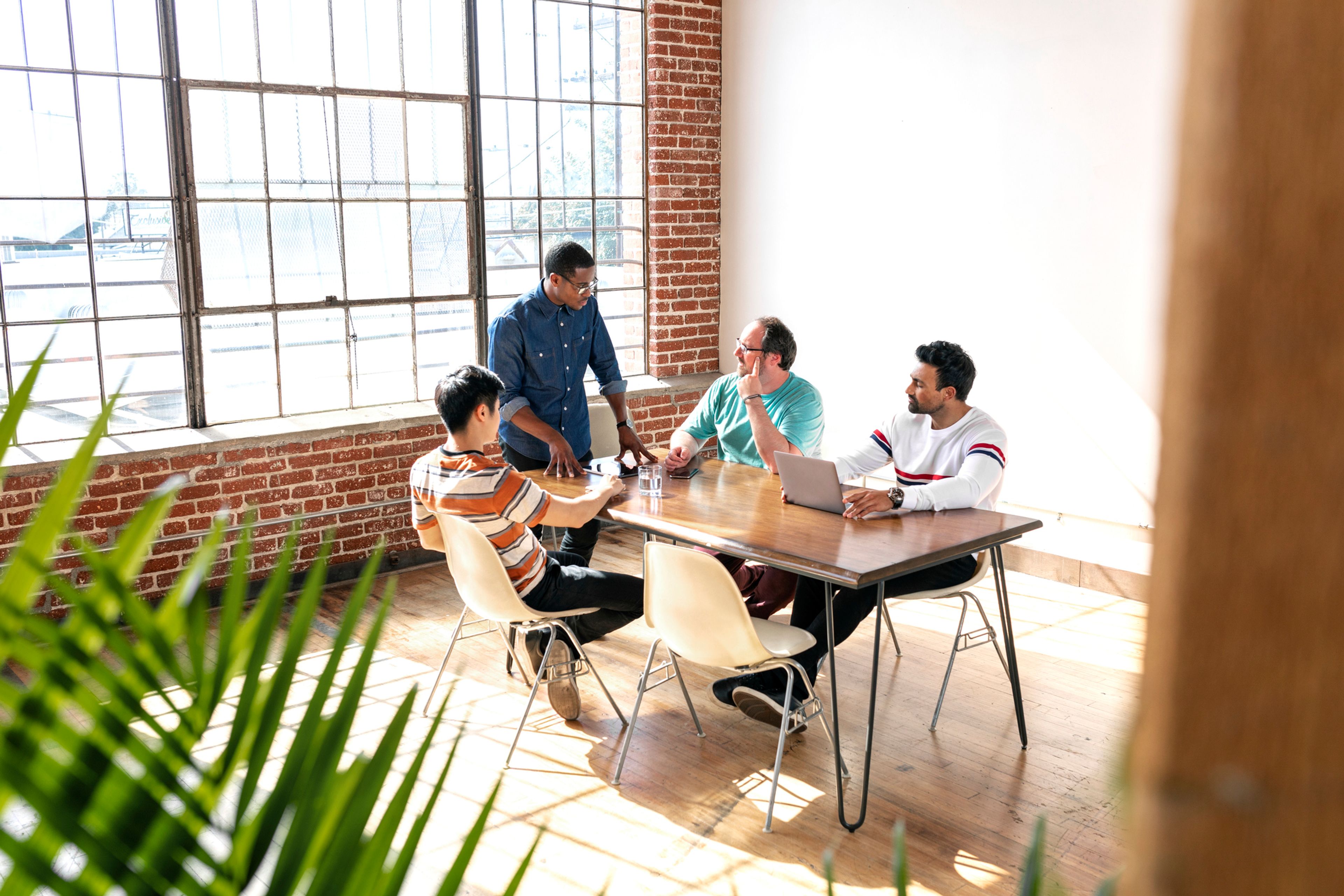 Working with a UX Design Agency VS. an In-House Design Team in 2026 - Clay