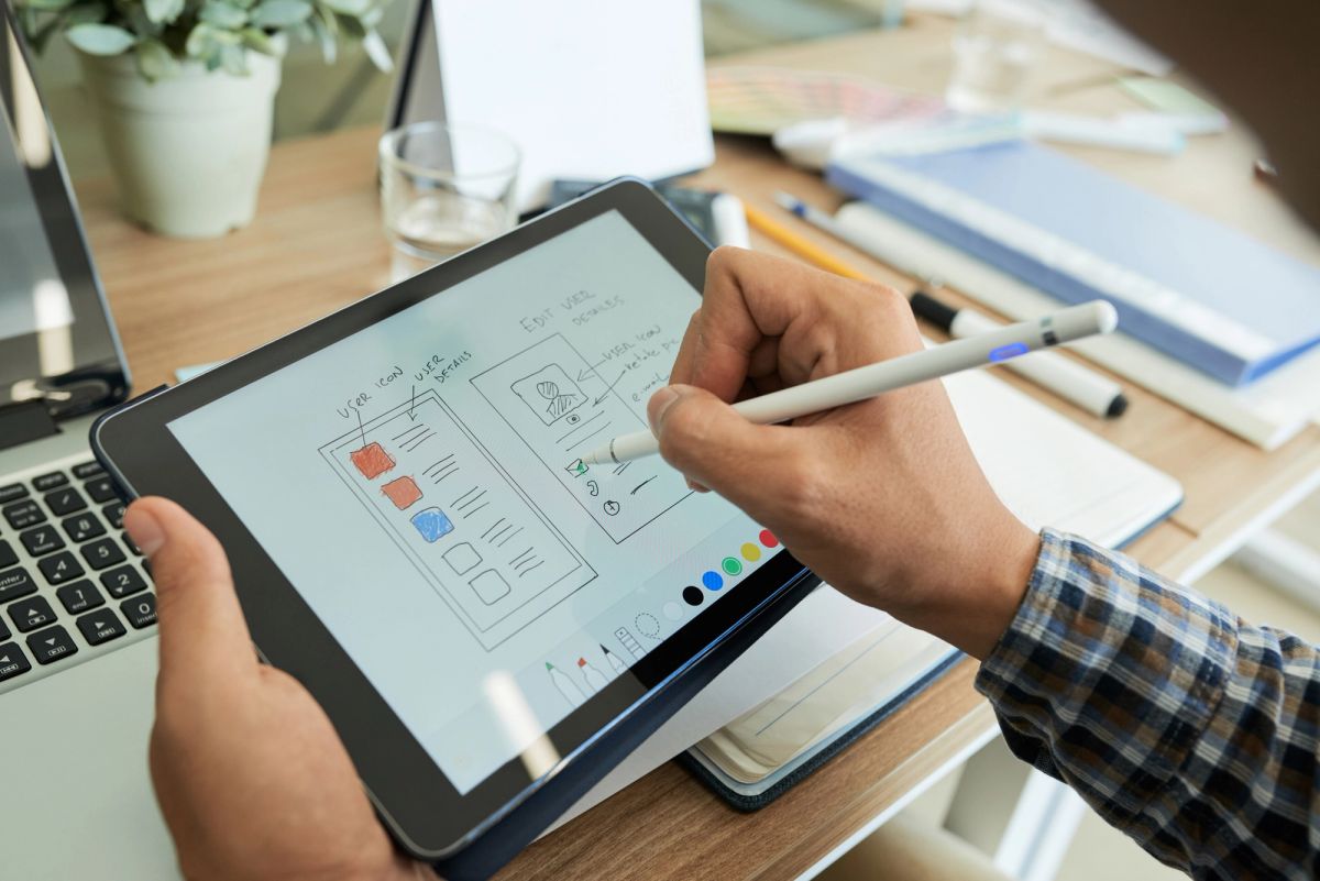 How UX Sketching Quickly Turns Ideas into Visual Concepts | Clay