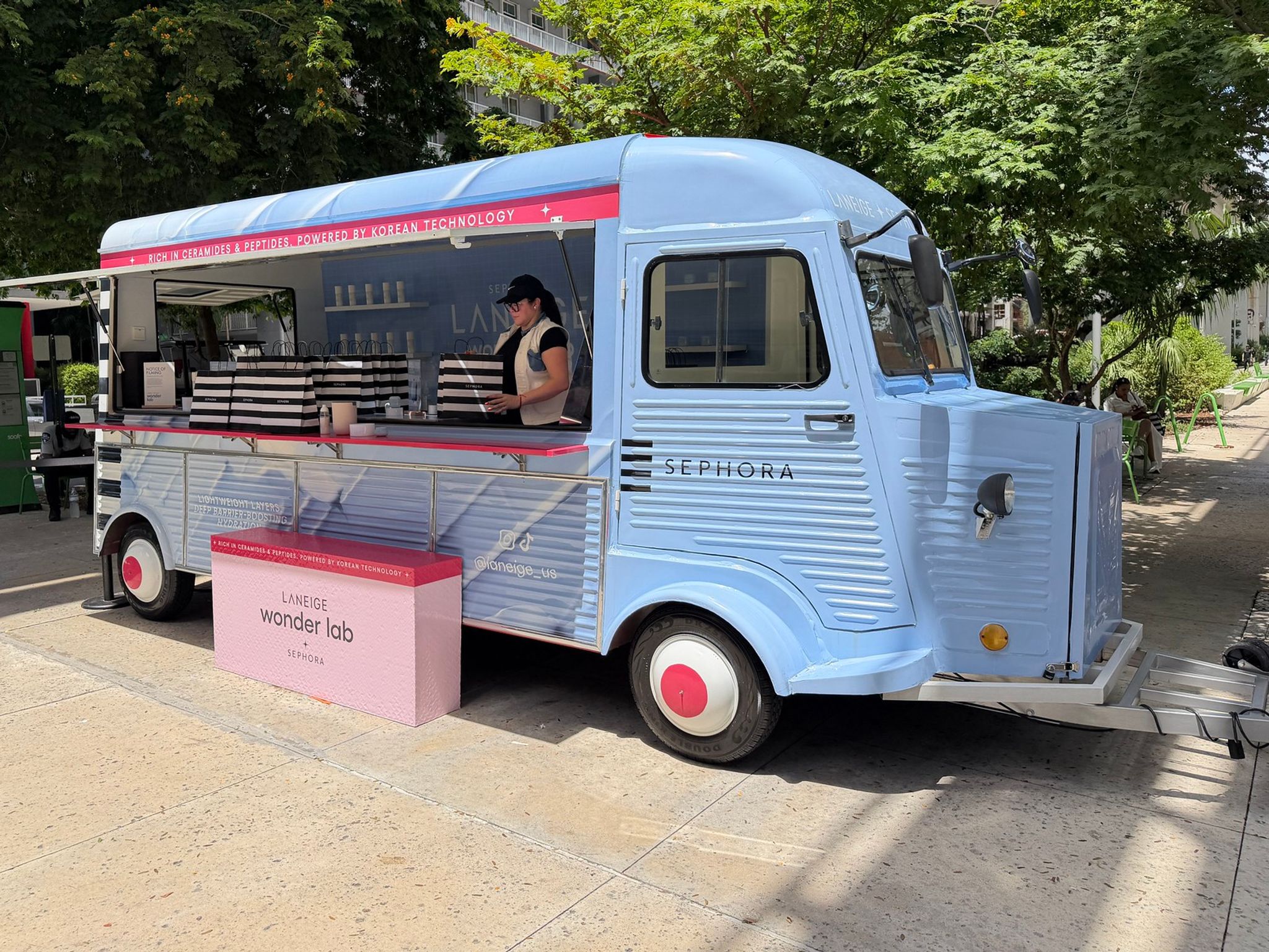 8 Clever Customer Engagement Examples From Top Brands | Clay