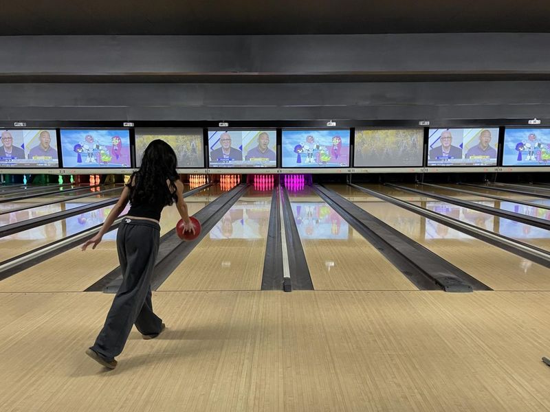High schoolers discover the joy of bowling – The Blockbuster Blast