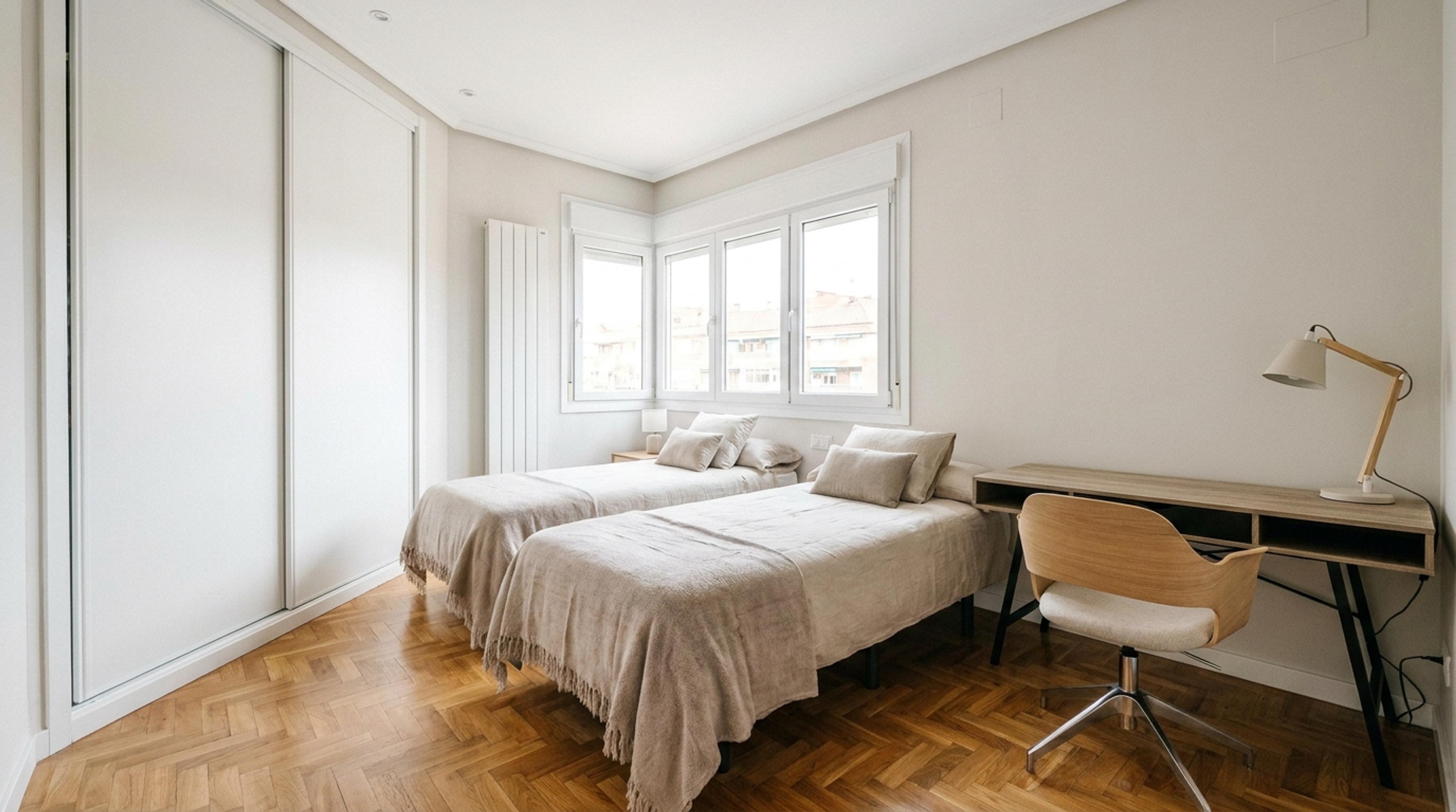Segundo dormitorio amplio con placard