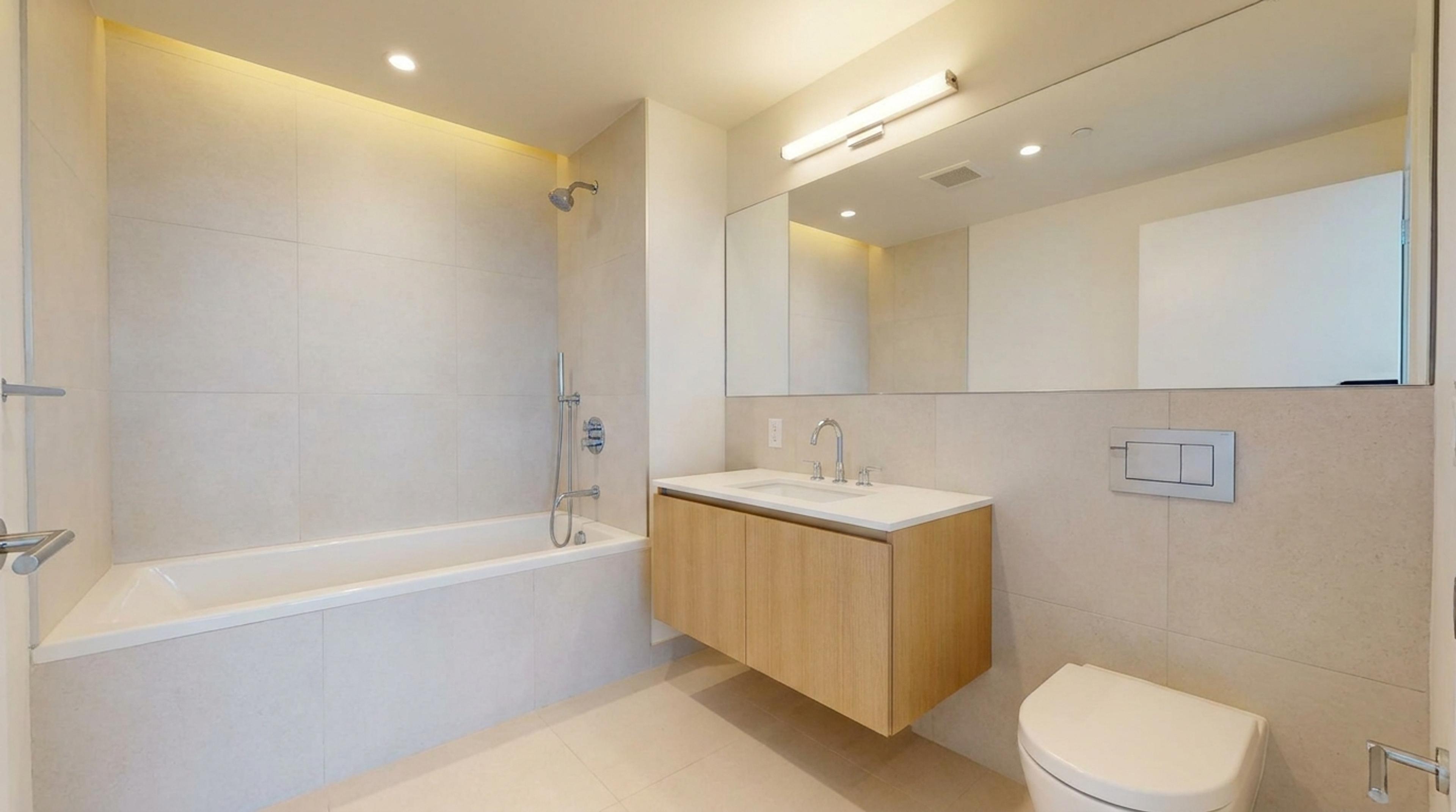 Baño completo con bañadera y vanitory de madera