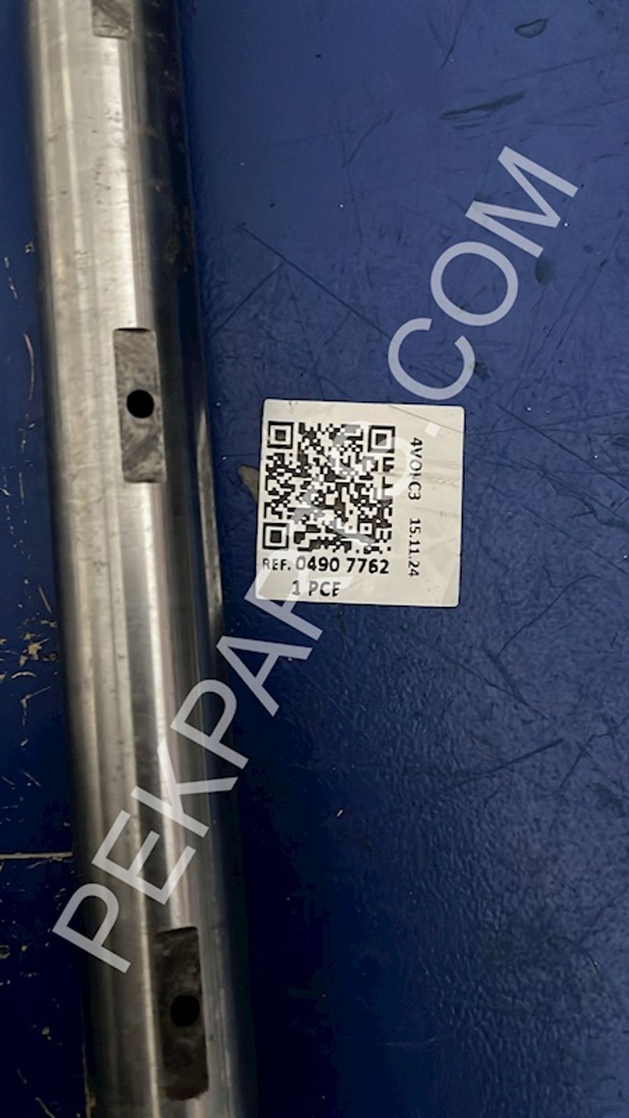 Rocker Arm Shaft — part no 04907762