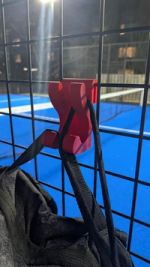 gancho-en-reja-con-bolso