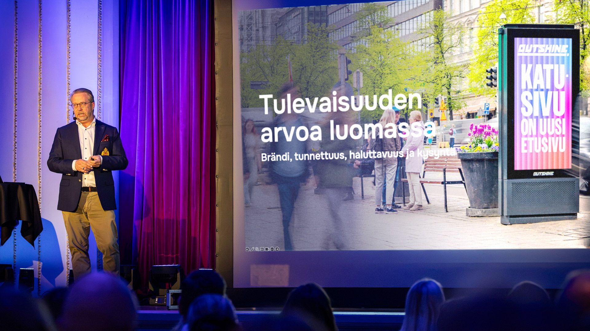 Markus Grannenfelt esiintyy lavalla Shine Sessions -tapahtumassa.