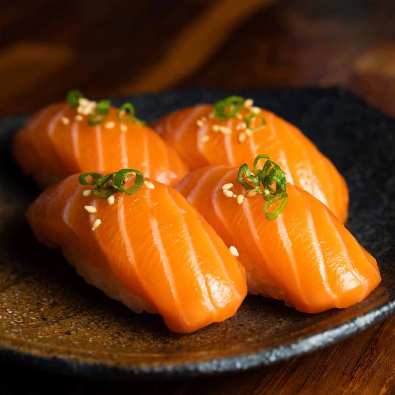 SALMON NIGIRI