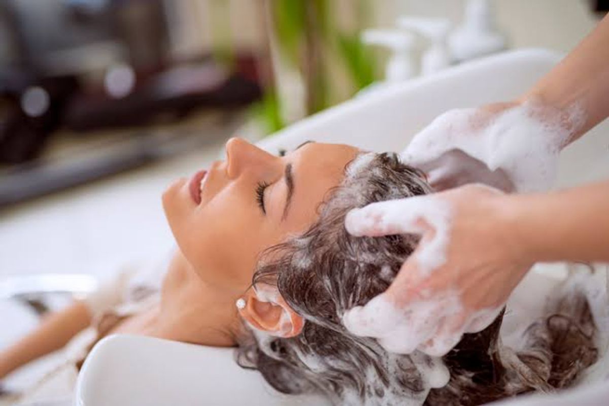 Massage da đầu nhẹ nhàng 