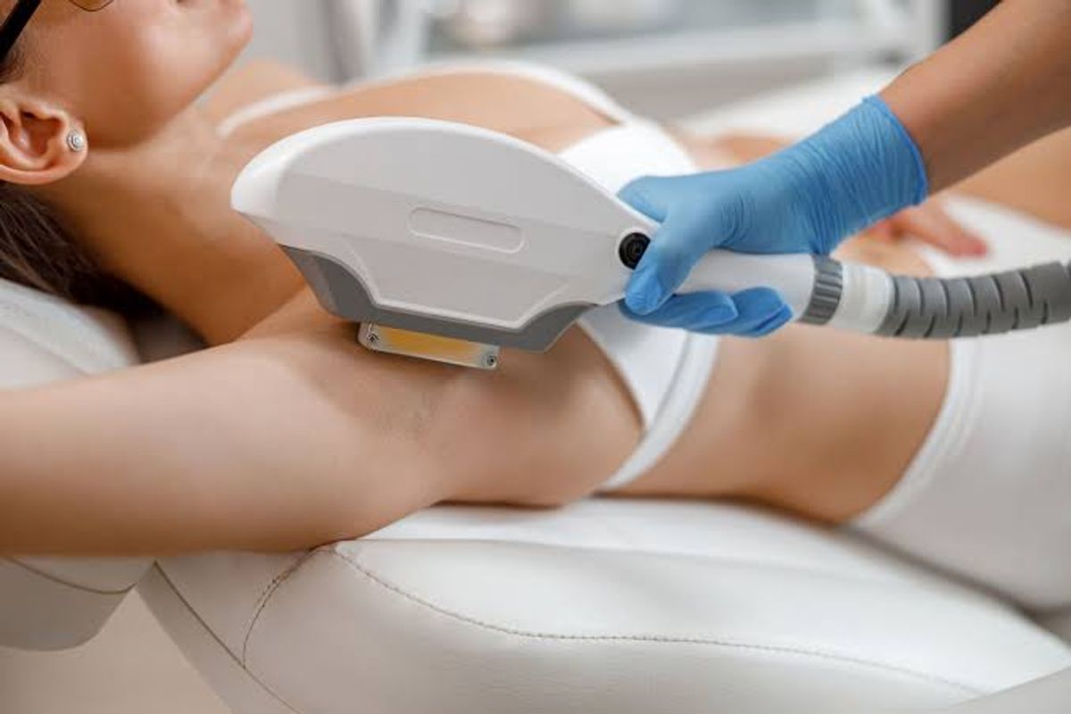 Triệt lông nách bằng công nghệ hiện đại 