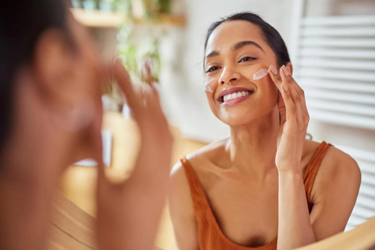Bôi kem chống nắng khi điều trị nám da