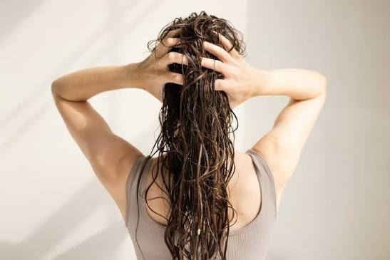 Massage da đầu nhẹ nhàng