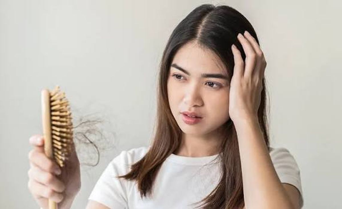 Thiếu vitamin gây rụng tóc