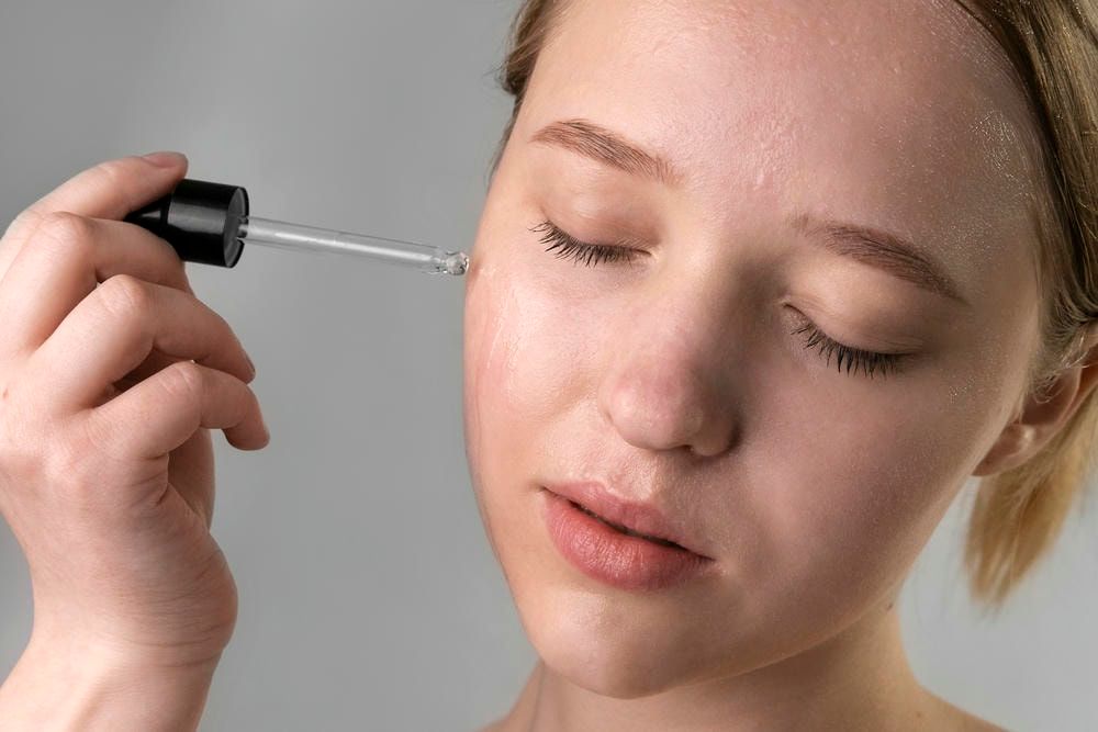 Bôi thuốc điều trị theo đơn tại nhà