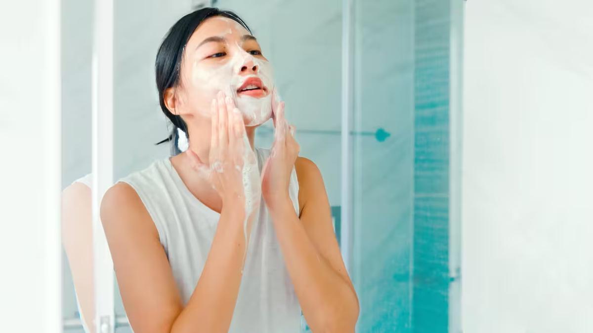Làm sạch da mặt đúng cách và nhẹ nhàng 
