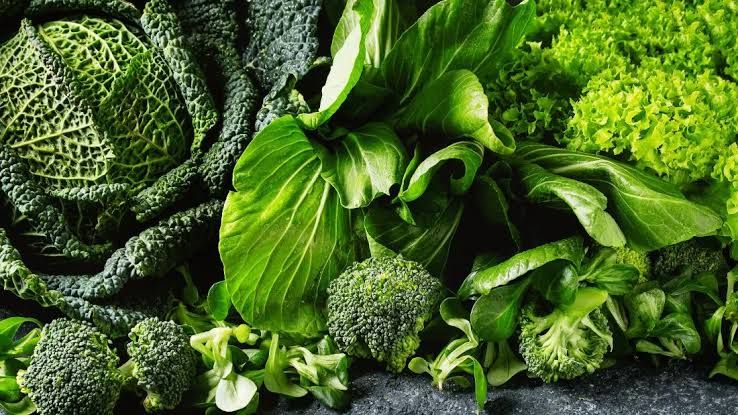 Bổ sung rau xanh cho quá trình điều trị mụn