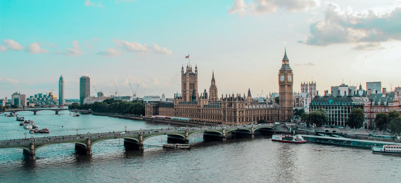 How to Import Goods into the UK