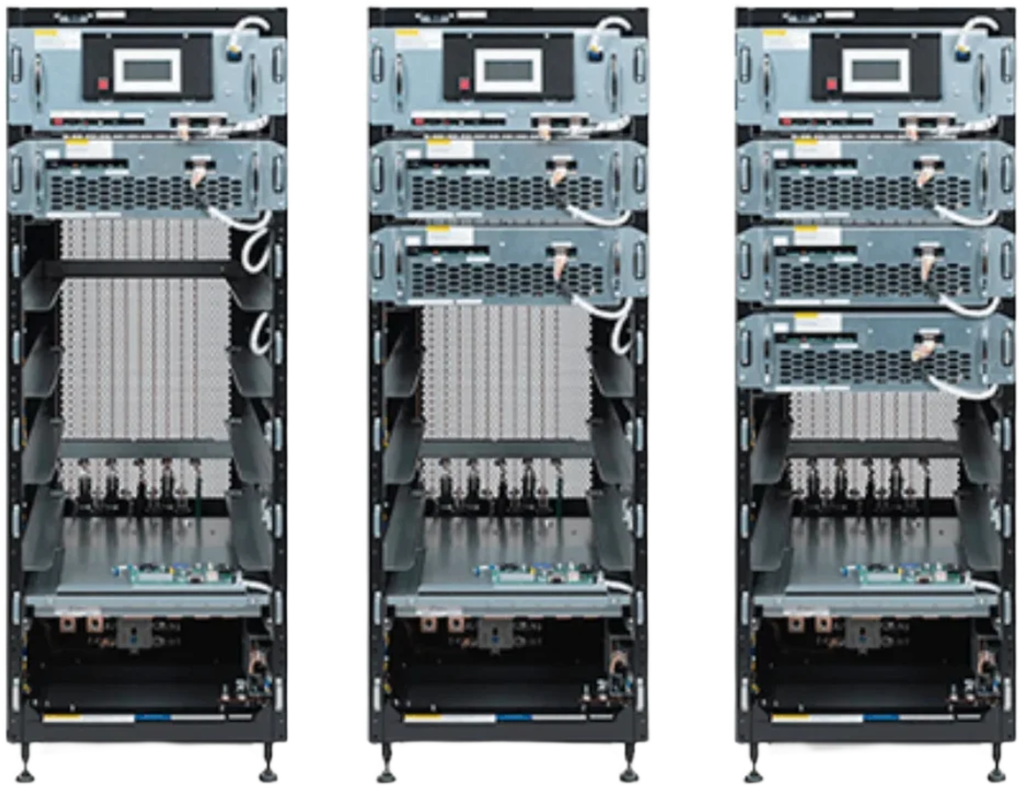 Tres gabinetes del UPS 1100 mostrando el crecimiento modular