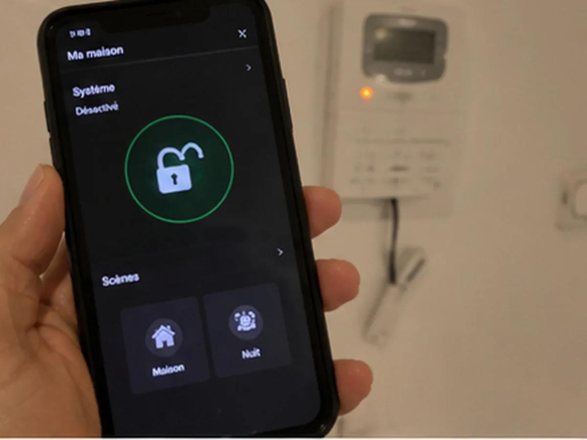 Alarme connectée vs télésurveillance : que choisir pour votre logement en 2026 ?