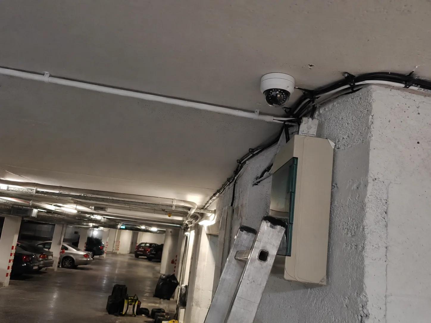 Installation vidéosurveillance entreprise : bureaux, commerces, parkings, obligations
