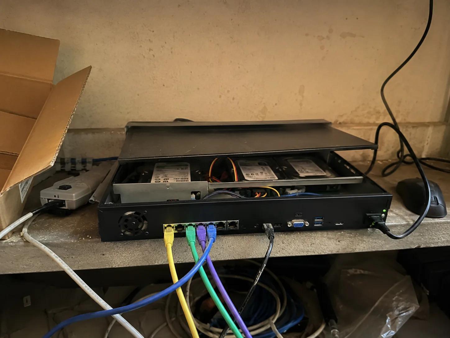 NVR vs DVR : quelle technologie d'enregistrement vidéo choisir en 2026 ?