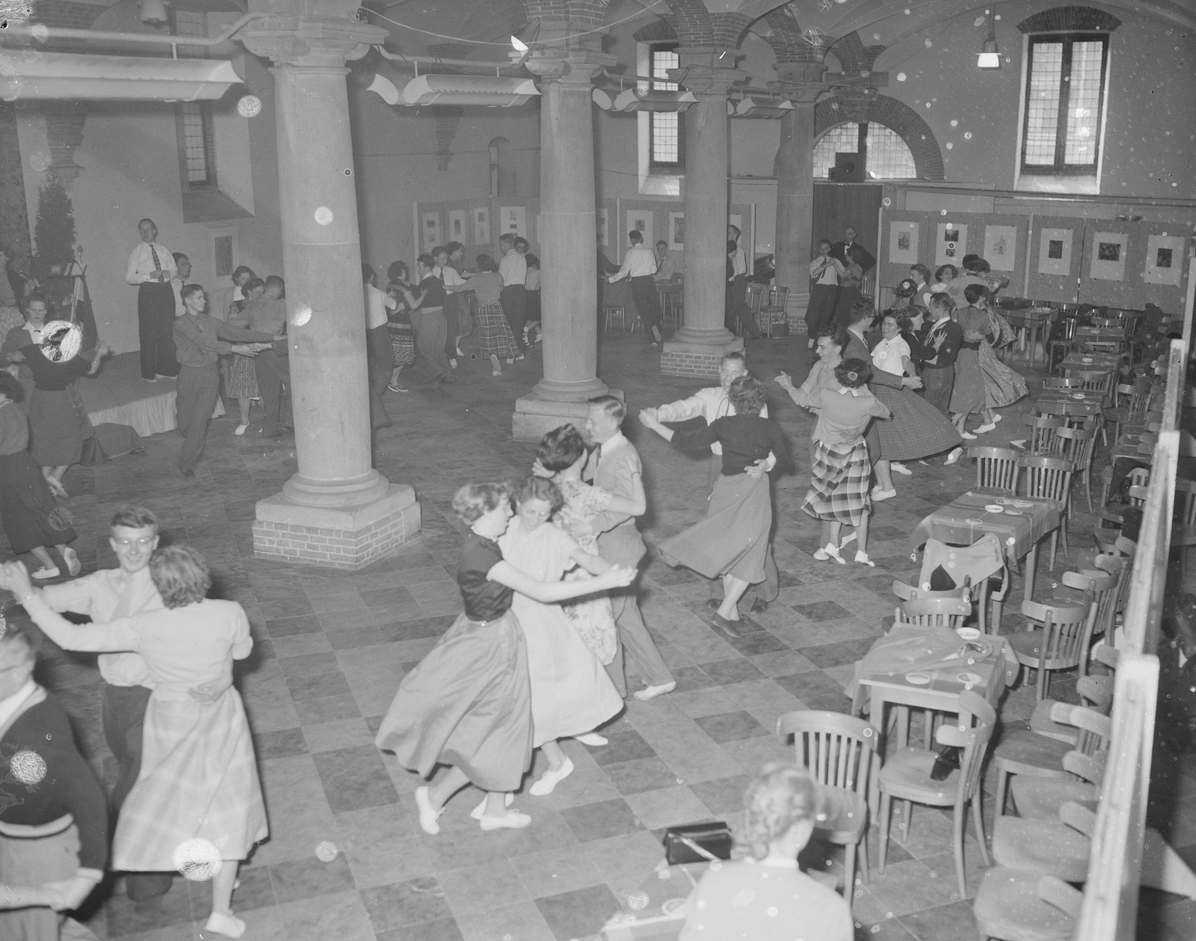 1954-05-23 Volksdansen NHA