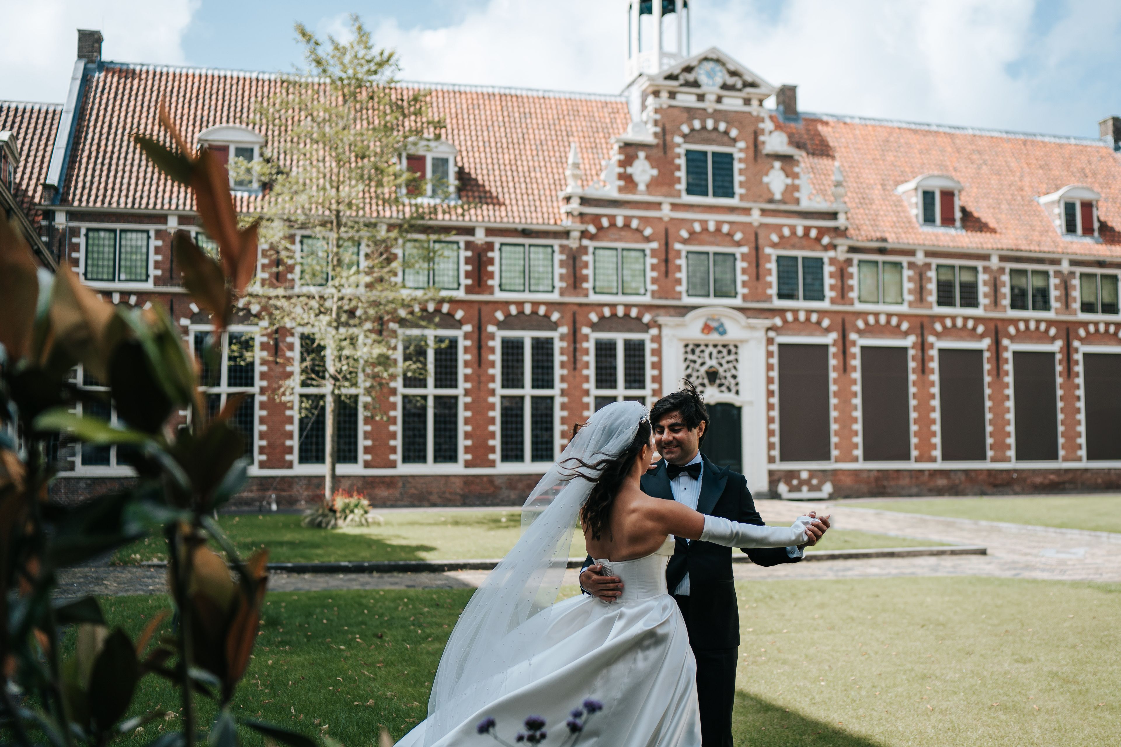 Bruiloft Ceyda in binnentuin van het museum