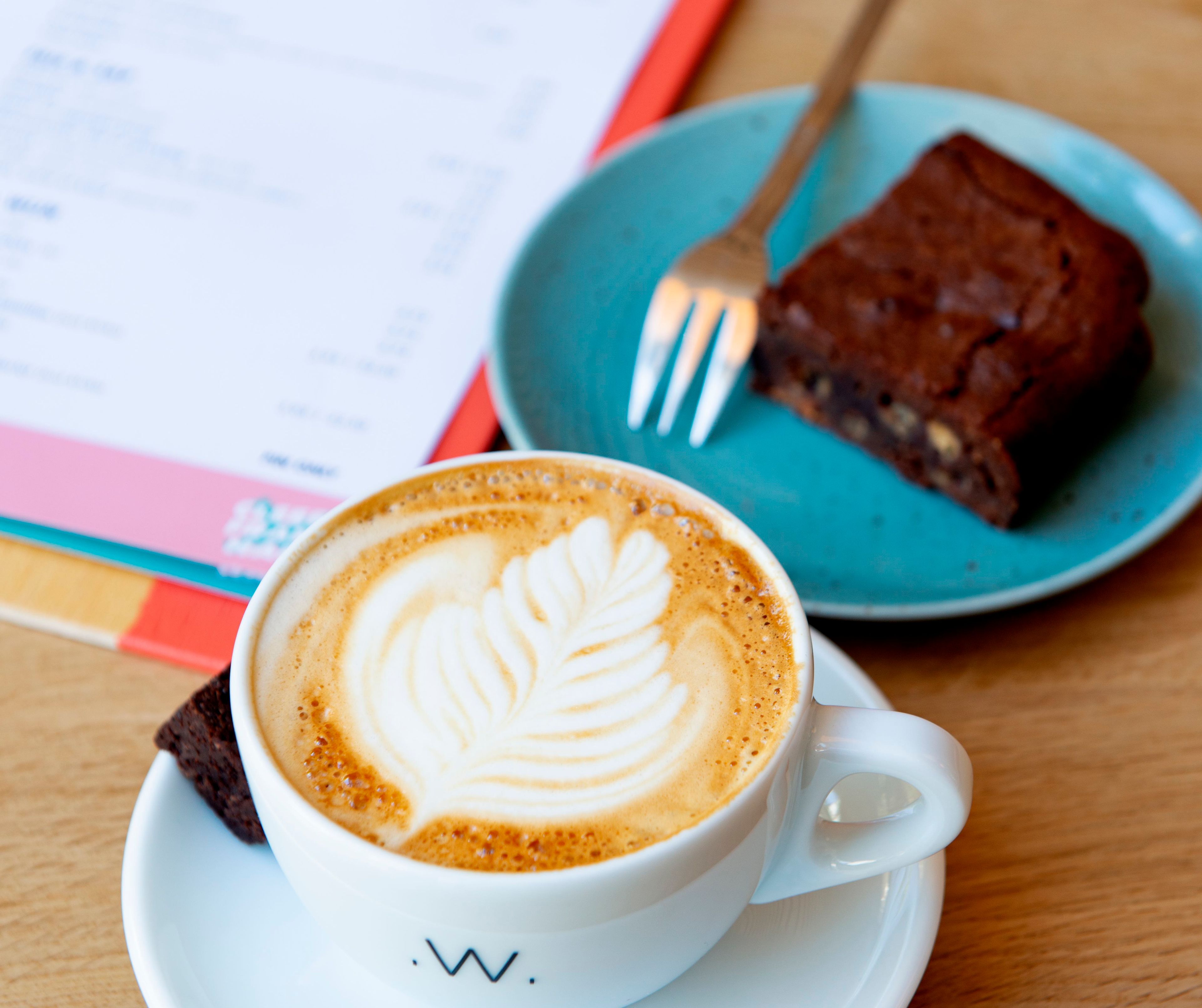Brownie en koffie in museumcafé Cleeff.