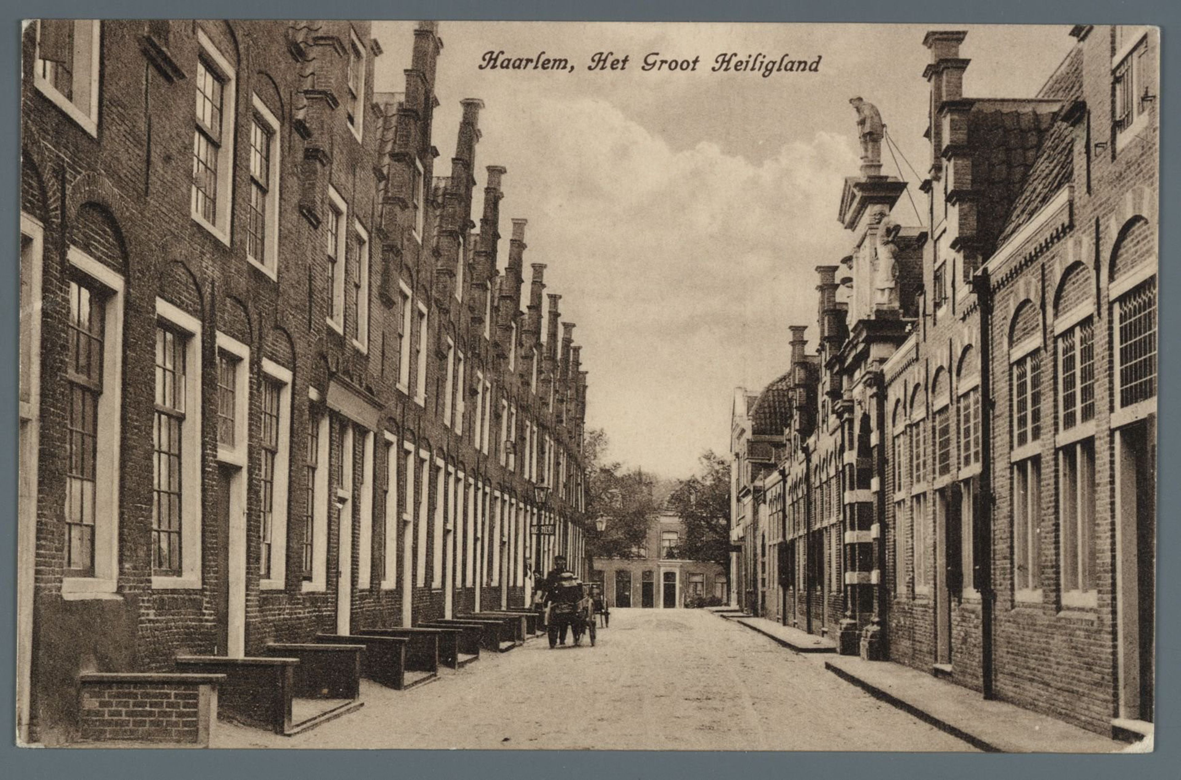 Museum buitenkant Frans Hals Museum Groot Heiligland in de 20ste eeuw, foto van Noord Hollands Archief.
