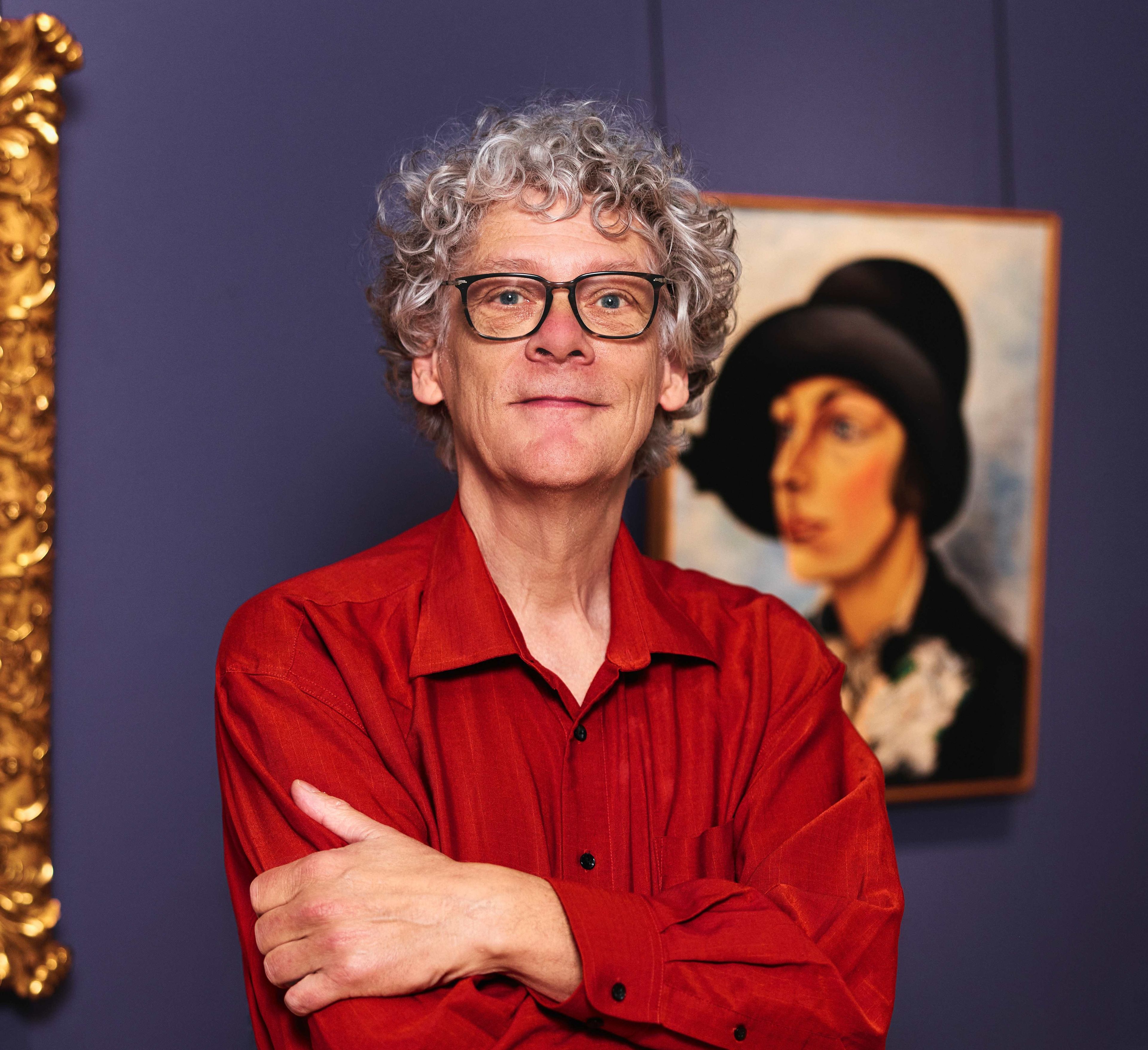 Visitor posing in front of a painting by Charley Toorop at the Frans Hals Museum.