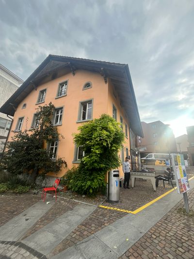 gelbes Haus auf dem Märtplatz Effretikon