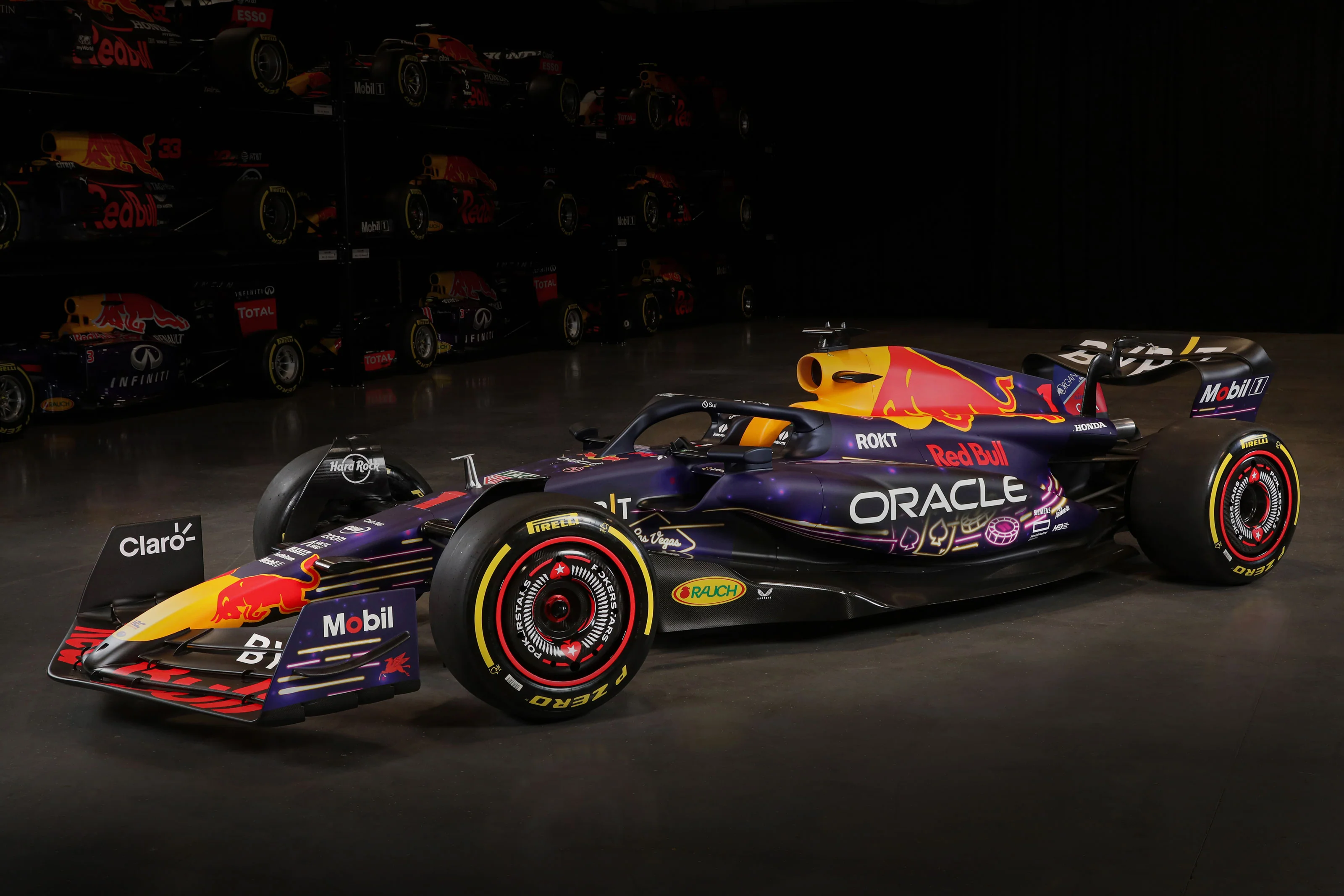 Official 2022 Oracle Red Bull Racing RB18 F1 Team Simulator