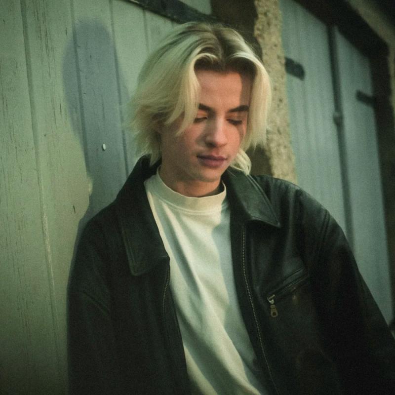 Adam Ulanicki über Transidentität, Hormontherapie und den Umgang mit Schmerz