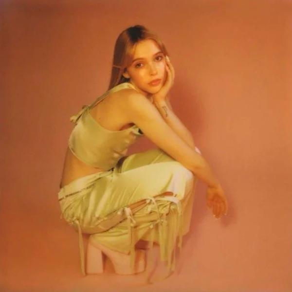 LINA über soziale Ängste, menschliche Beziehungen und die Kunst des Entscheidens