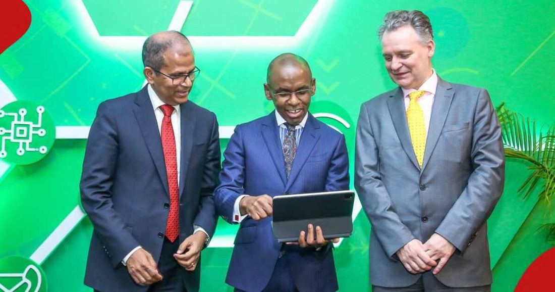 Safaricom CFO Dilip Pal (l), CEO Peter Ndegwa (centre) and Ethiopia wing CEP Wim Vanhelleputte (r) at a past event: Government shares sale in Safaricom have been nullified by the High Court